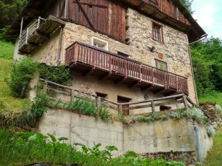 Casa indipendente in in vendita da privato a rabbi frazione san bernardo, 330