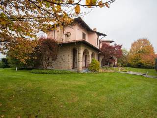 Villa in vendita a besana in brianza via monsignor angelo ballerini