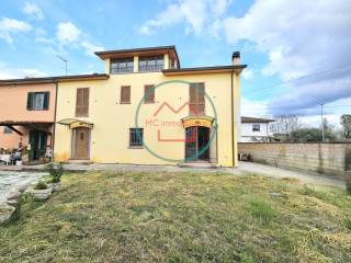 Casa indipendente in vendita a pescia strada provinciale di campo