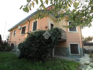 Villa bifamiliare in vendita a bareggio porzione di bifamiliare via perosi, 14