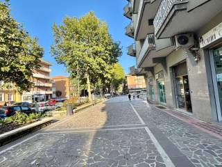 Negozio in affitto ad avellino viale italia