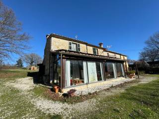 Casa indipendente in vendita a semproniano semproniano, località scovaventi