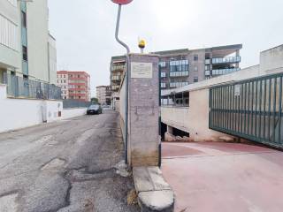 Garage in vendita a brindisi via don carlo borromeo