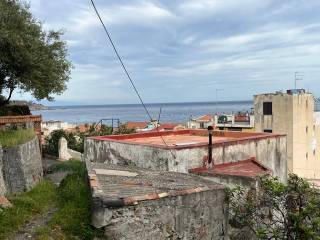 Rustico in vendita a giardini-naxos via rimembranze