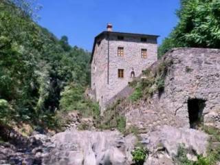 Casale in vendita a pescia strada provinciale val di forfora