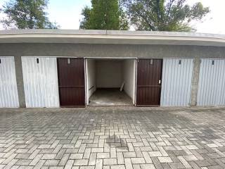 Garage in vendita a parma via torrente bratica