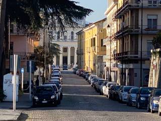 Negozio in affitto a benevento corso dante alighieri