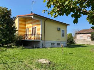 Villa in in vendita da privato a rodigo via salvador allende, 13