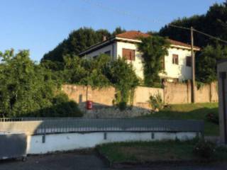 Villa all'asta a molteno viale achille grandi, 11