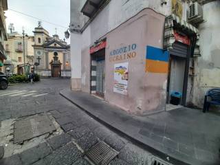 Negozio alimentare in vendita a pagani piazza martiri d'ungheria