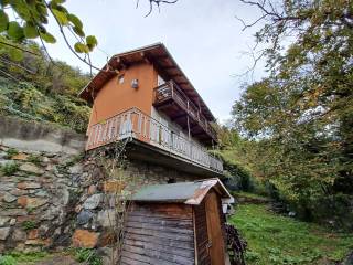 Casa indipendente in vendita a perloz via madonna della guardia