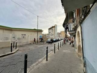 Negozio in vendita a napoli via san cosmo fuori porta nolana