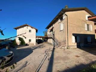 Appartamento in vendita a cadelbosco di sopra via ponte forca