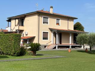 Villa bifamiliare in vendita a massa via ricortola, 83