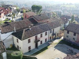 Cascina in vendita a castagnole delle lanze via vittoria