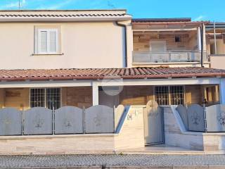 Casa indipendente in vendita a frosinone via s.s. 155 per fiuggi, 30