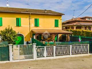 Casa indipendente in vendita a colorno via lungolorno