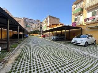 Garage in vendita a napoli via monte san michele, 59