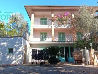 Casa indipendente in vendita a montecarlo 