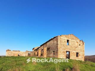 Rustico in vendita a proceno col della torre snc località la valle