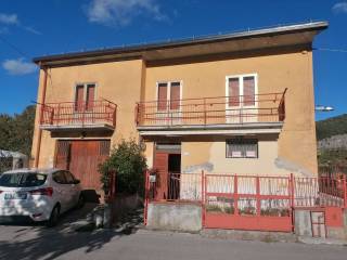 Villa bifamiliare in in vendita da privato a tornimparte via delle piscine, 11