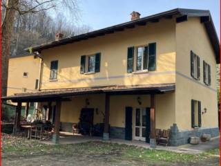 Villa a schiera all'asta a carate brianza via fiume, 15/17