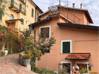 Casa indipendente in vendita a rezzo via cavour, 61