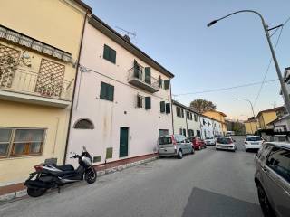 Casa indipendente in vendita a san giuliano terme via rosa luxemburg