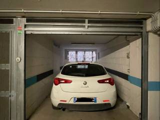 Garage in vendita a roma via felice cavallotti, 97