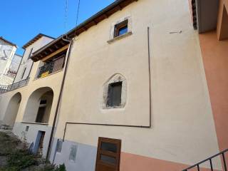 Casa indipendente in vendita a l'aquila via del forno