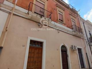 Casa indipendente in vendita a brindisi via bernardo de rojas, 31