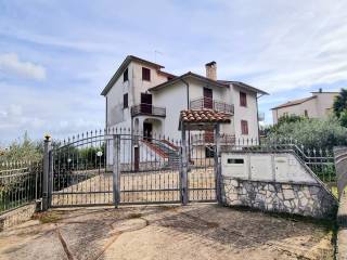 Villa bifamiliare in vendita a montemiletto contrada torretta