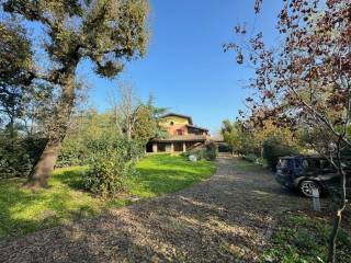 Villa in vendita a castelvetro di modena via sinistra guerro, 18/a