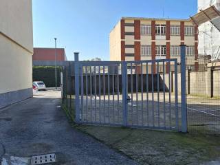 Garage in affitto a torino via carolina invernizio, 9