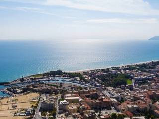 Capannone industriale in vendita a terracina 