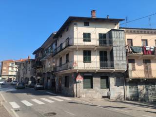 Negozio in vendita a giaveno piazza papa giovanni xxiii, 15