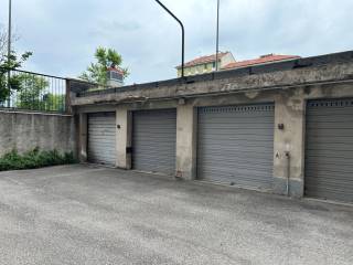 Garage in vendita a milano largo promessi sposi