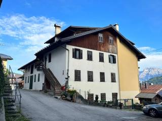 Casa indipendente in vendita a comelico superiore via isabella d'ambros