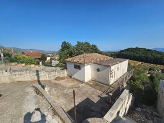 Casa indipendente in vendita ad alatri via casette tecchiena