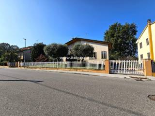 Villa in vendita a borgo virgilio via xxv aprile 5