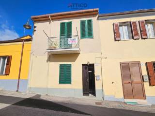 Casa indipendente in vendita a florinas via giuseppe garibaldi, 10