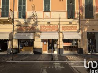 Bar in vendita a loano corso roma, 200