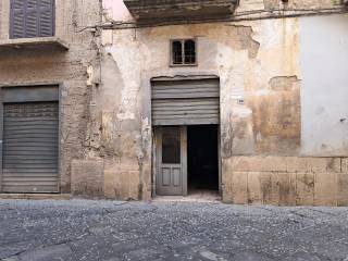 Negozio in vendita a maddaloni via ponte carolino