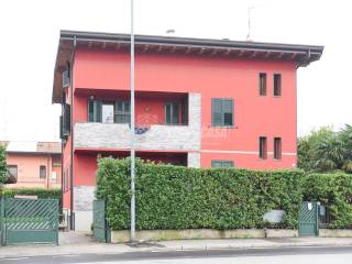 Villa bifamiliare in vendita a cantù via achille grandi