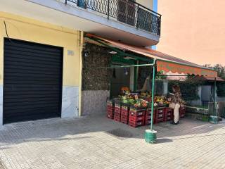 Negozio in vendita a napoli via bartolo longo, 126