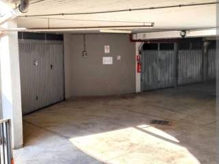 Garage in vendita a roma piazza quinto curzio, 29a