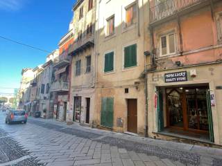 Magazzino in vendita a sassari corso vittorio emanuele ii