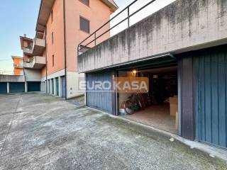 Garage in vendita a brembate via locatelli