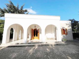 Casa indipendente in vendita a fasano viale toledo, 58