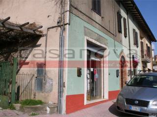 Negozio in vendita a perugia via della pallotta , 18